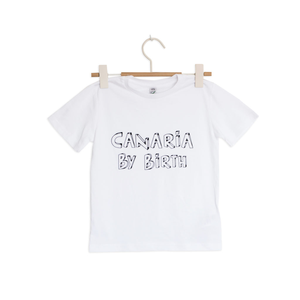 Canaria by birth frontal ni a camiseta cor